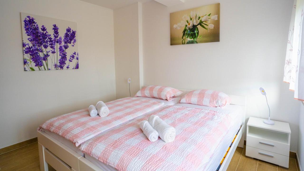 Apartma Tri Oljke Dobrovo Exterior foto